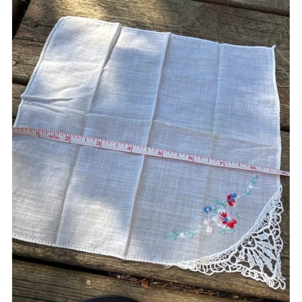 Vintage White Cotton Handkerchief With Embroidered Floral Corner‎ Crocheted Lace